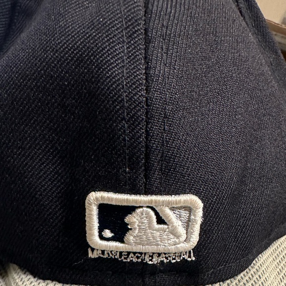 San Francisco Giants New Era 59Fifty Hat 7-3/4 Navy/Red Bill - Picture 3 of 4